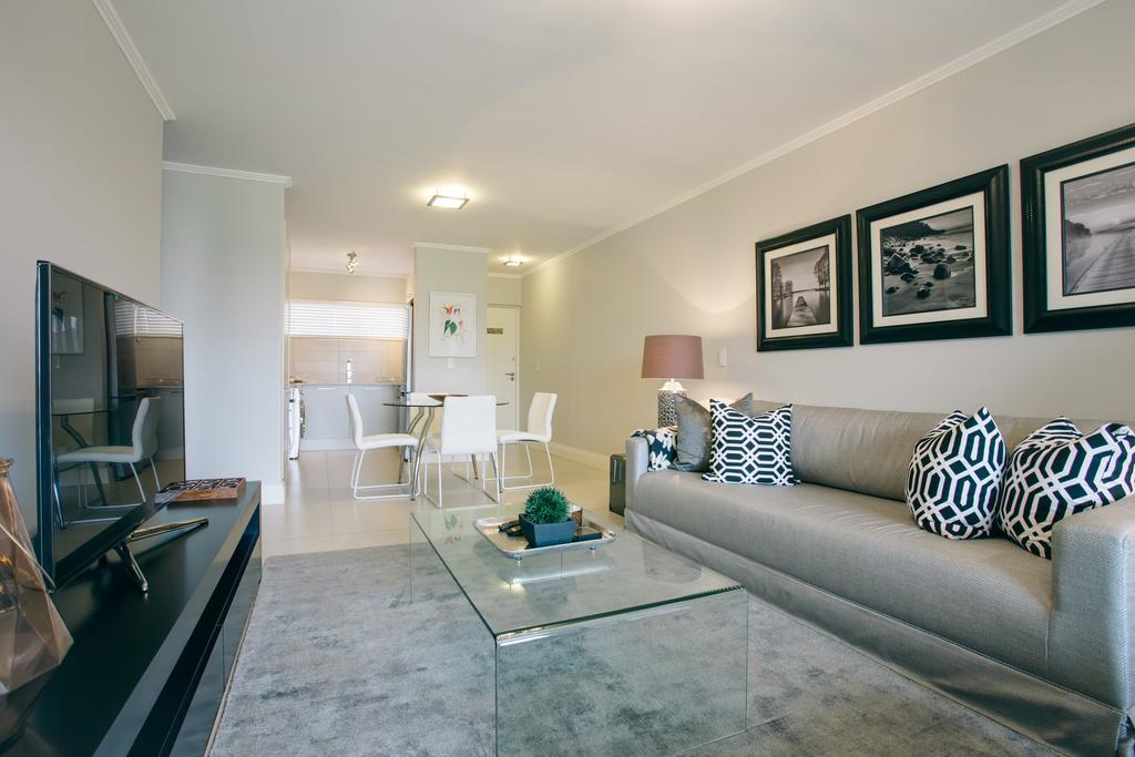 Apartment On Century *