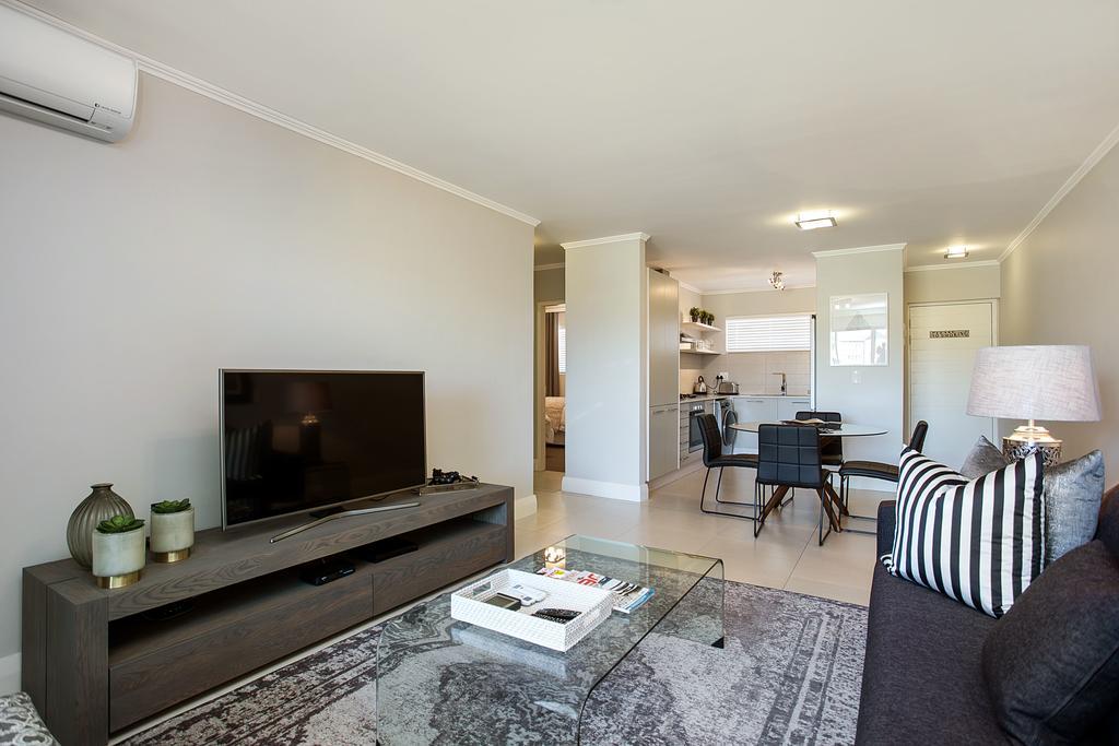Apartment On Century *